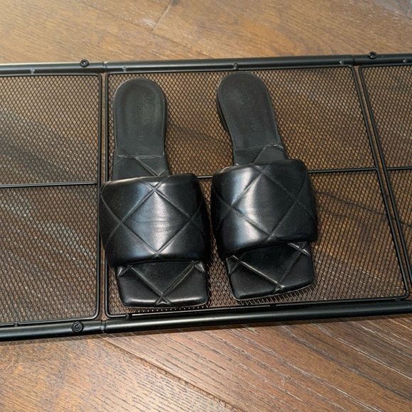 Women’s bottega slides - Picture 1 of 8